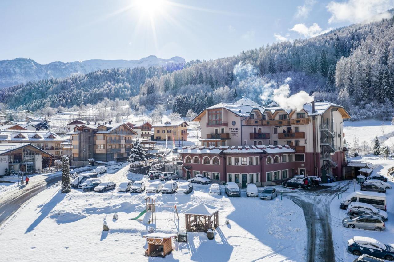 Tevini Dolomites Charming Hotel คอมเมซซาดูรา ภายนอก รูปภาพ